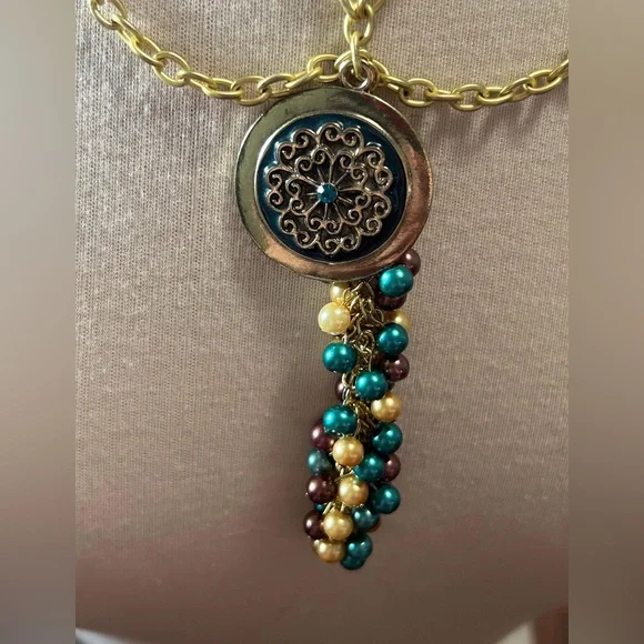 NWOT Gold Tone With Bead Charm and Hummingbird Clasp - Picture 3 of 5